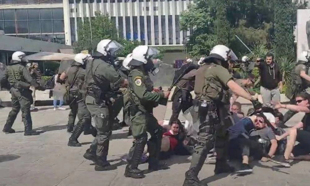 Θεσσαλονίκη: Η αστυνομία προχώρησε σε 3 συλλήψεις για τα χθεσινά επεισόδια έξω από το ΑΠΘ